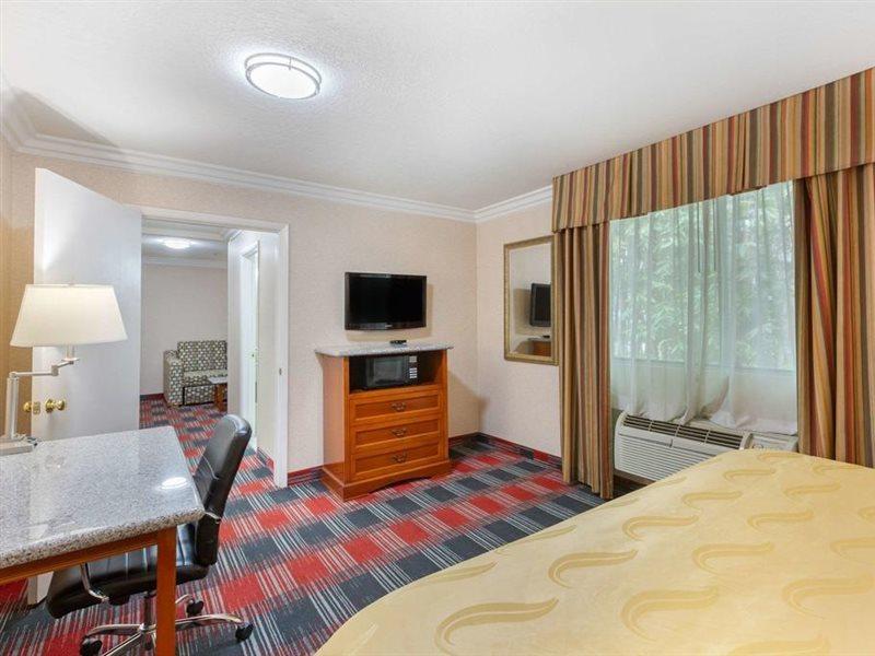 Quality Inn & Suites Oceanside Near Camp Pendleton Exterior foto