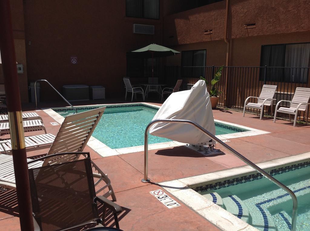 Quality Inn & Suites Oceanside Near Camp Pendleton Exterior foto