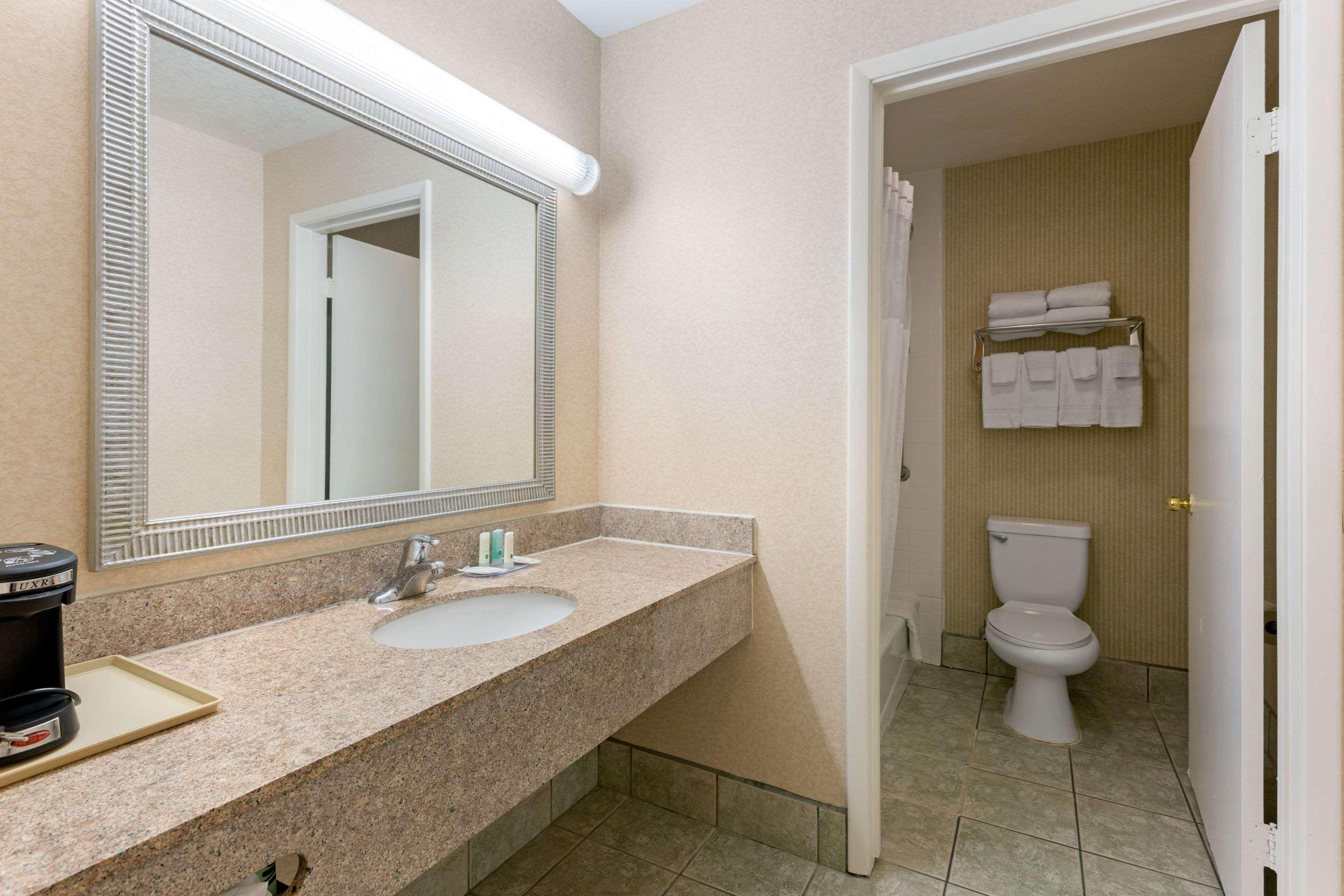 Quality Inn & Suites Oceanside Near Camp Pendleton Exterior foto
