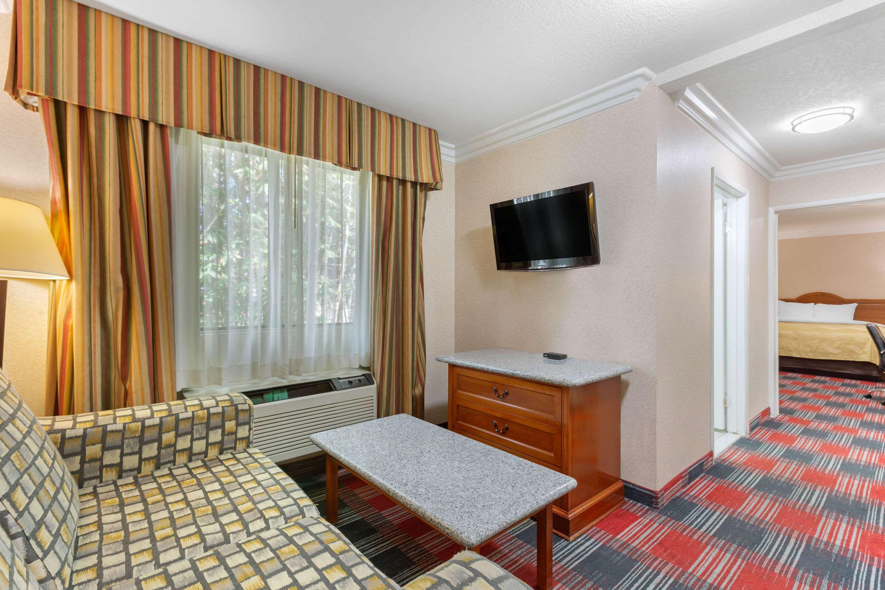 Quality Inn & Suites Oceanside Near Camp Pendleton Exterior foto